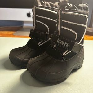 Totes black toddler snow boots size 5 new without tags